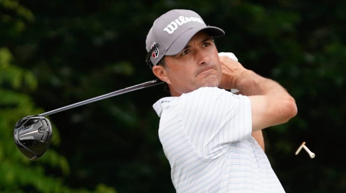 Kevin Kisner watches his shot at the Charles Schwab Challenge.